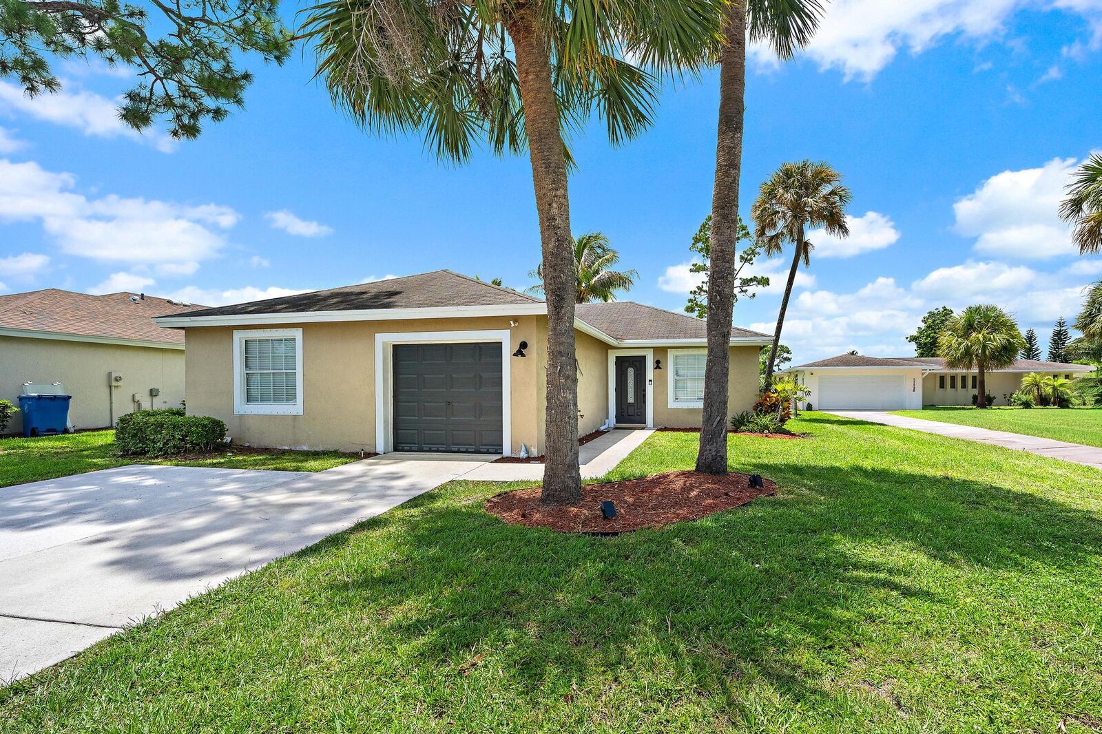Property Photo: 5483 Club Circle FL 33415