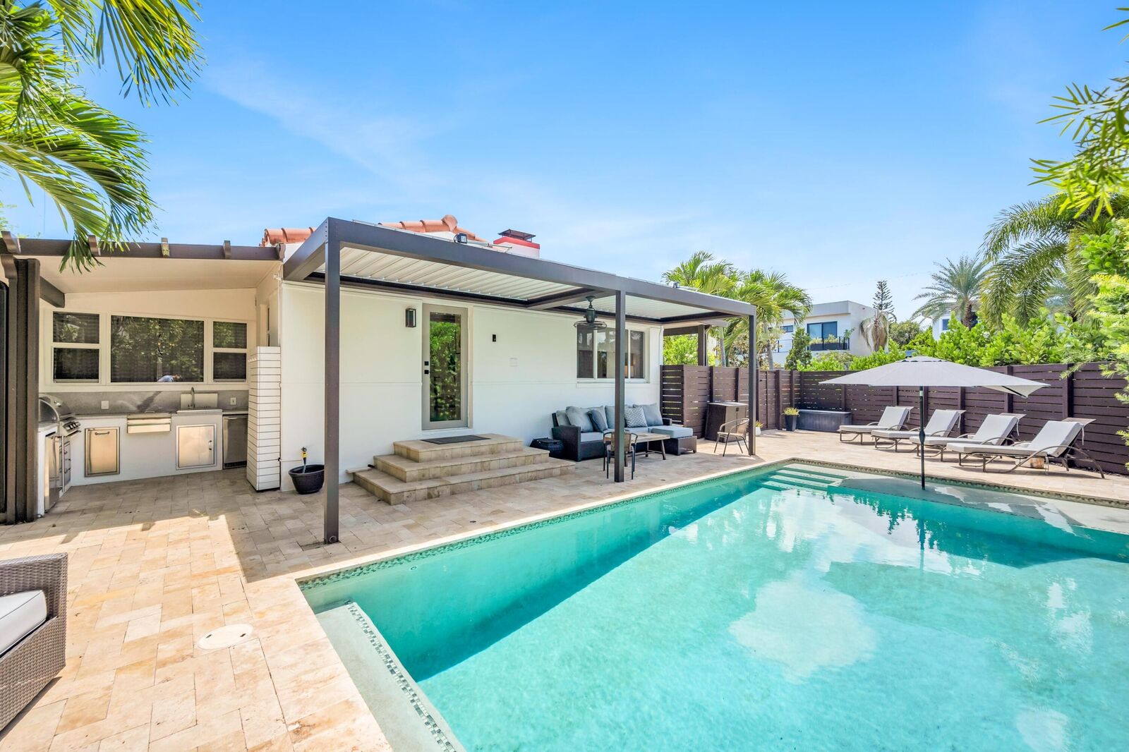 Property Photo:  748 NE 17th Way  FL 33304 