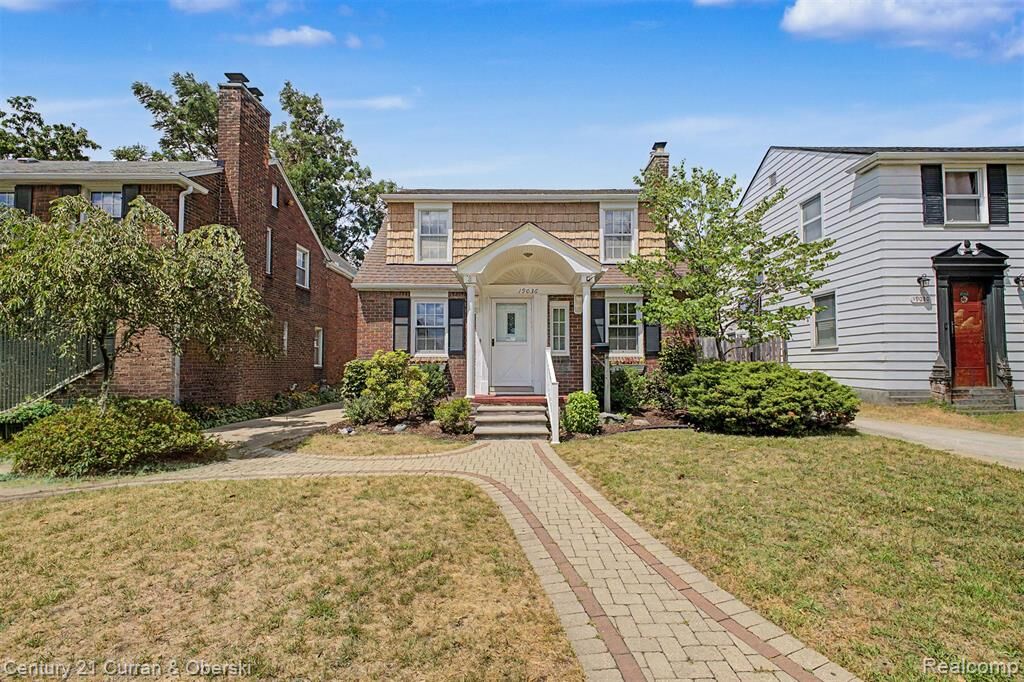 Property Photo:  19036 Outer Drive  MI 48128 