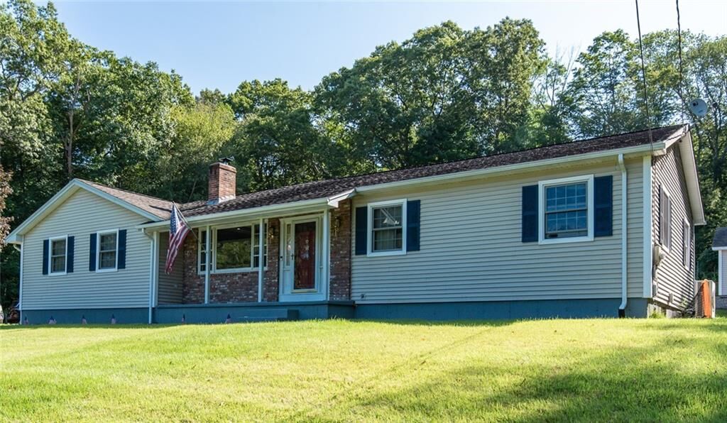 Property Photo:  92 New Road  CT 06354 