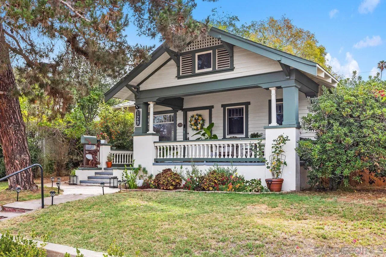 Property Photo:  129 E 6th  CA 92025 