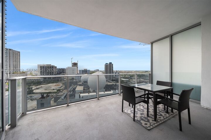 Property Photo:  851 NE 1st Ave 1610  FL 33132 