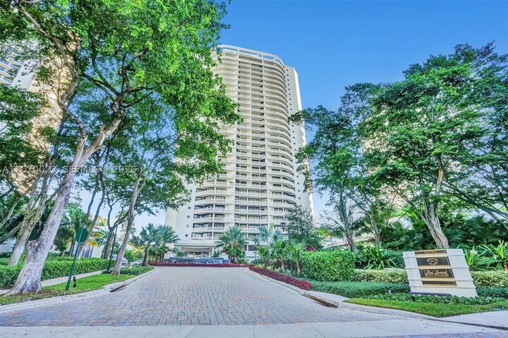 Property Photo: 3000 Island Blvd 1106 FL 33160