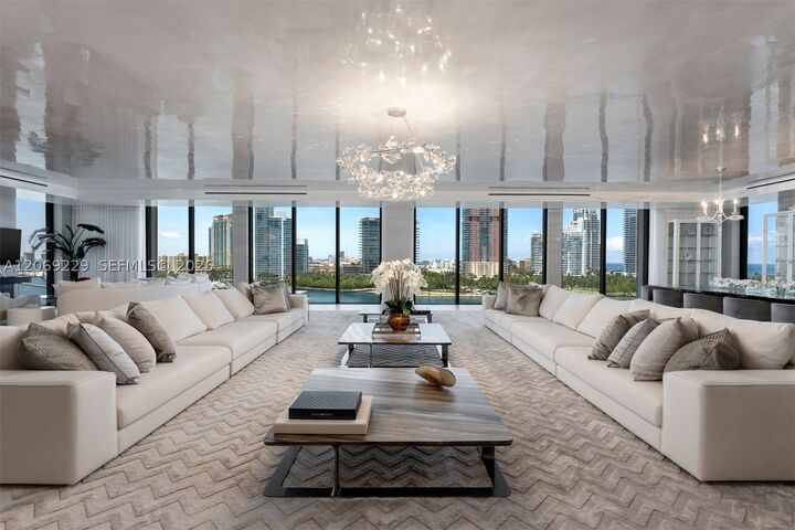 Property Photo:  6893 Fisher Island Dr 6893 Lphcenter 6893  FL 33109 