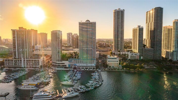 Property Photo: 1750 N Bayshore Dr 2202 FL 33132
