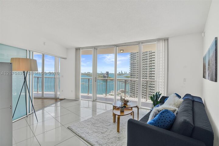 Property Photo:  1750 N Bayshore Dr 2202  FL 33132 