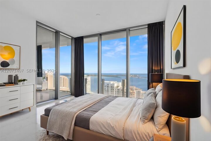 Property Photo:  300 Biscayne Boulevard Way 4303C  FL 33131 