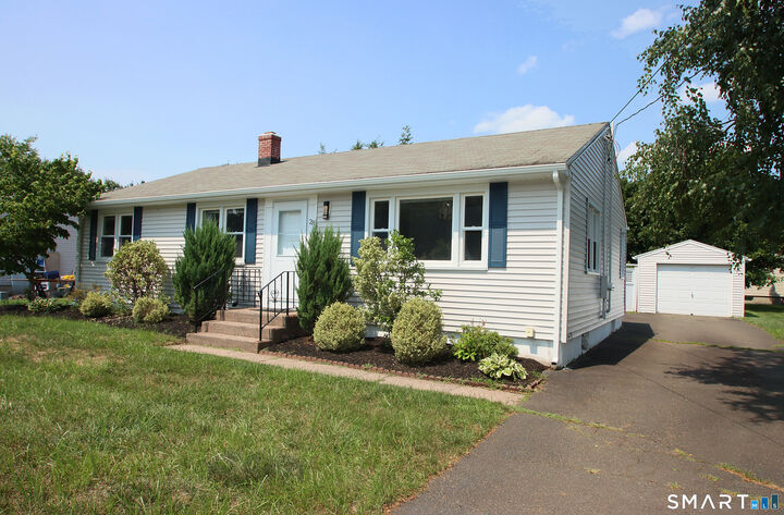 Property Photo:  28 East Clover Circle  CT 06514 