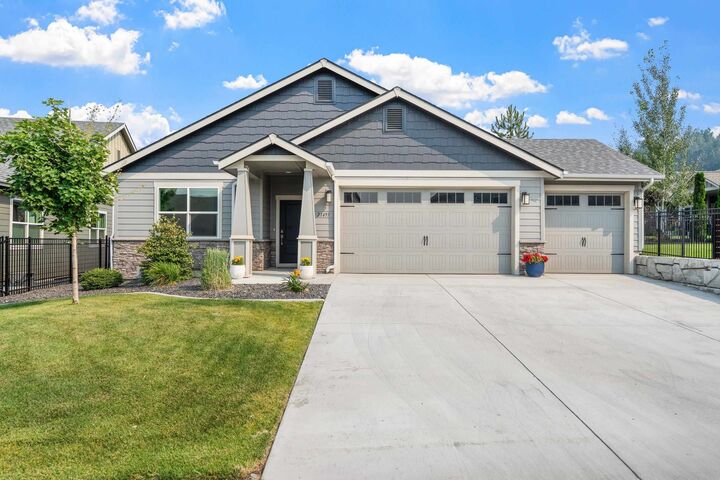 Property Photo: 21491 E Valley Vista Dr WA 99019