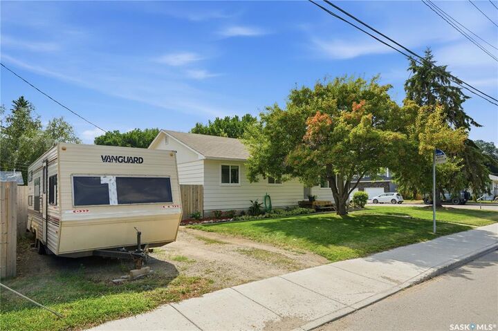 Property Photo: 2401 Dufferin Avenue SK S7J 1C3