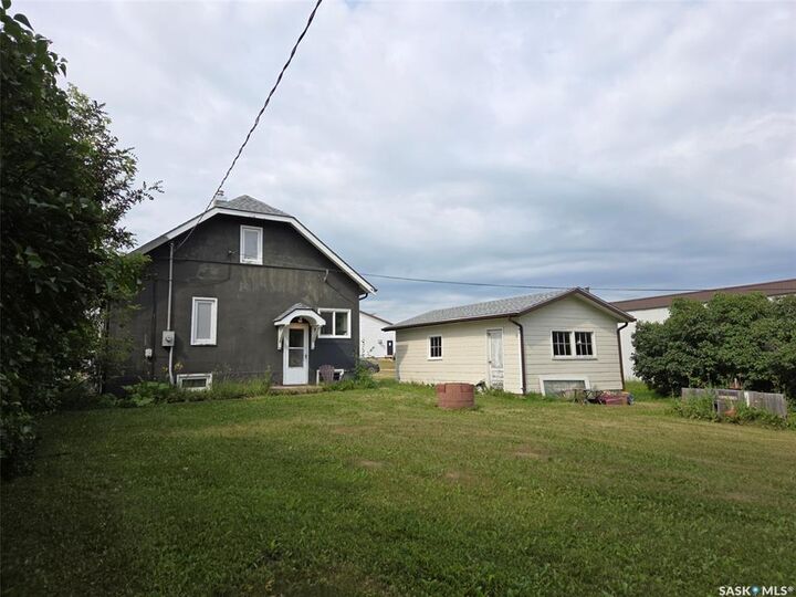 Property Photo:  203 1st Street S  SK S0K 2X0 