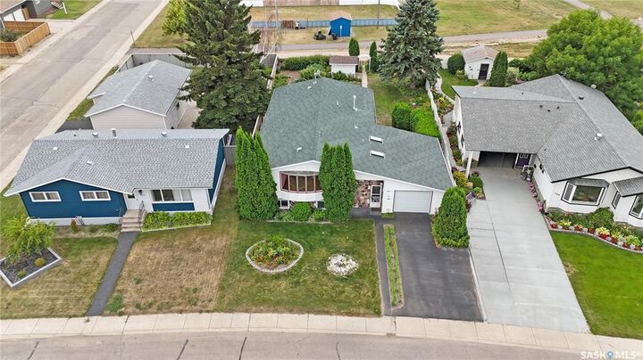 Property Photo:  504 4th Avenue W  SK S0K 0M0 
