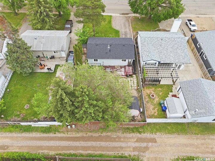 Property Photo: 1305 W Avenue N SK S7L 3J2