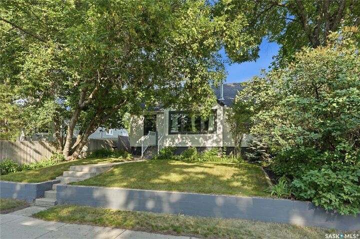 Property Photo: 2011 Lorne Avenue SK S7J 0R4