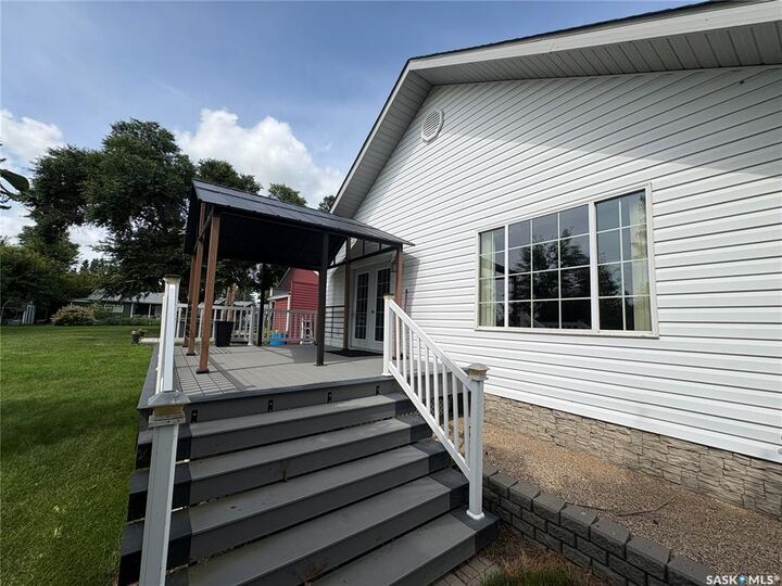 Property Photo: 511 Road Avenue E SK S0A 2A0
