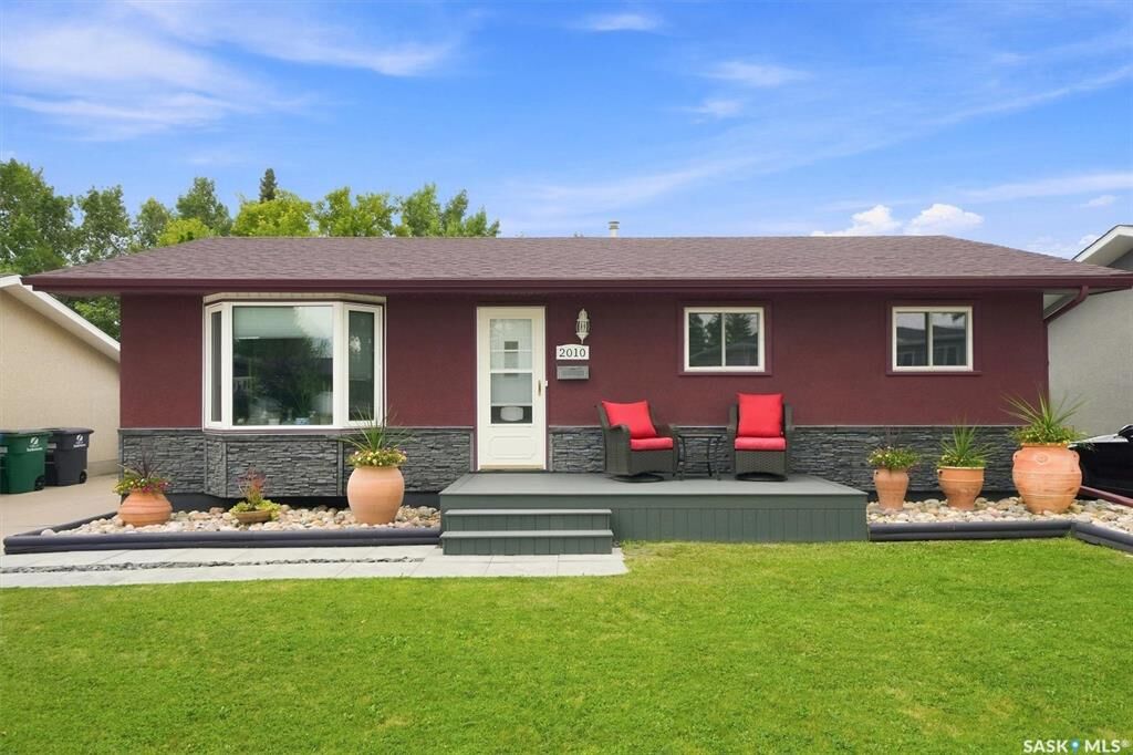 Property Photo: 2010 37th Street W SK S7L 4E3