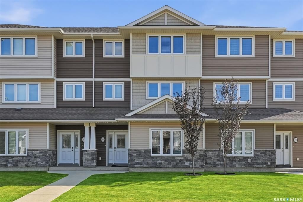 Property Photo:  351 Palliser Way  SK S7L 4Y6 