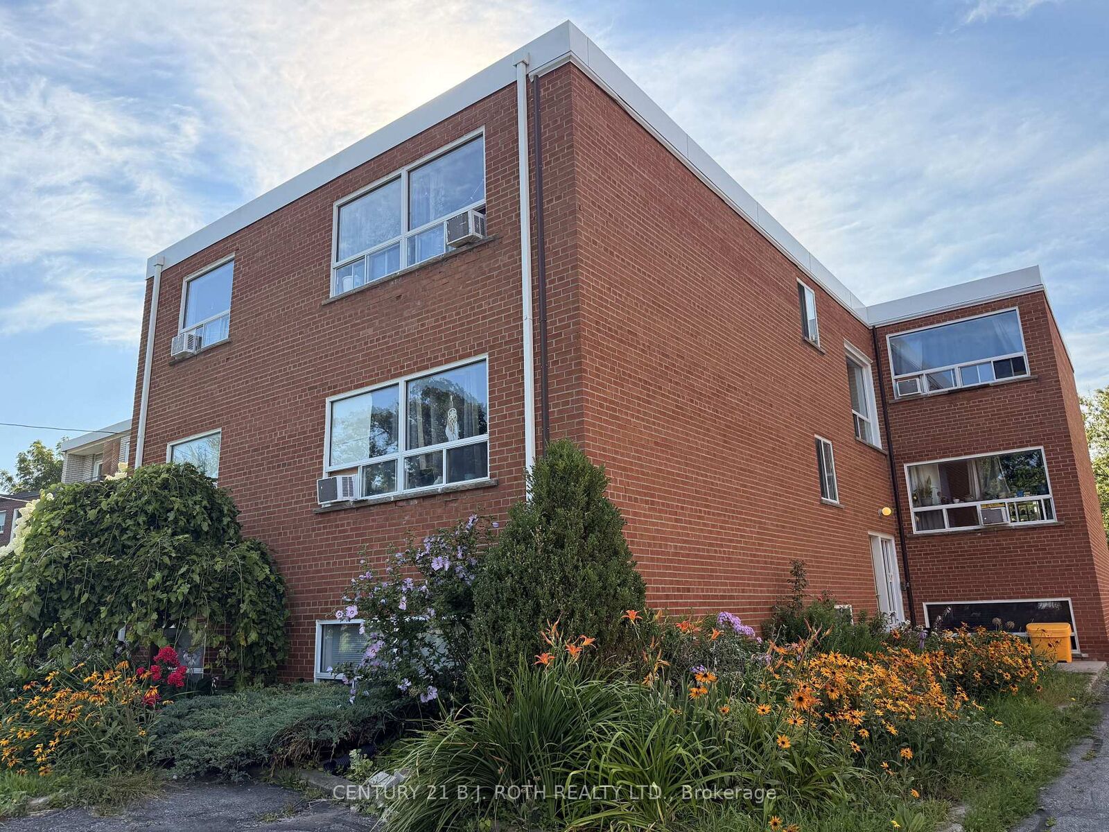 Property Photo:  13 Queen Street 1  ON L4M 1Y9 