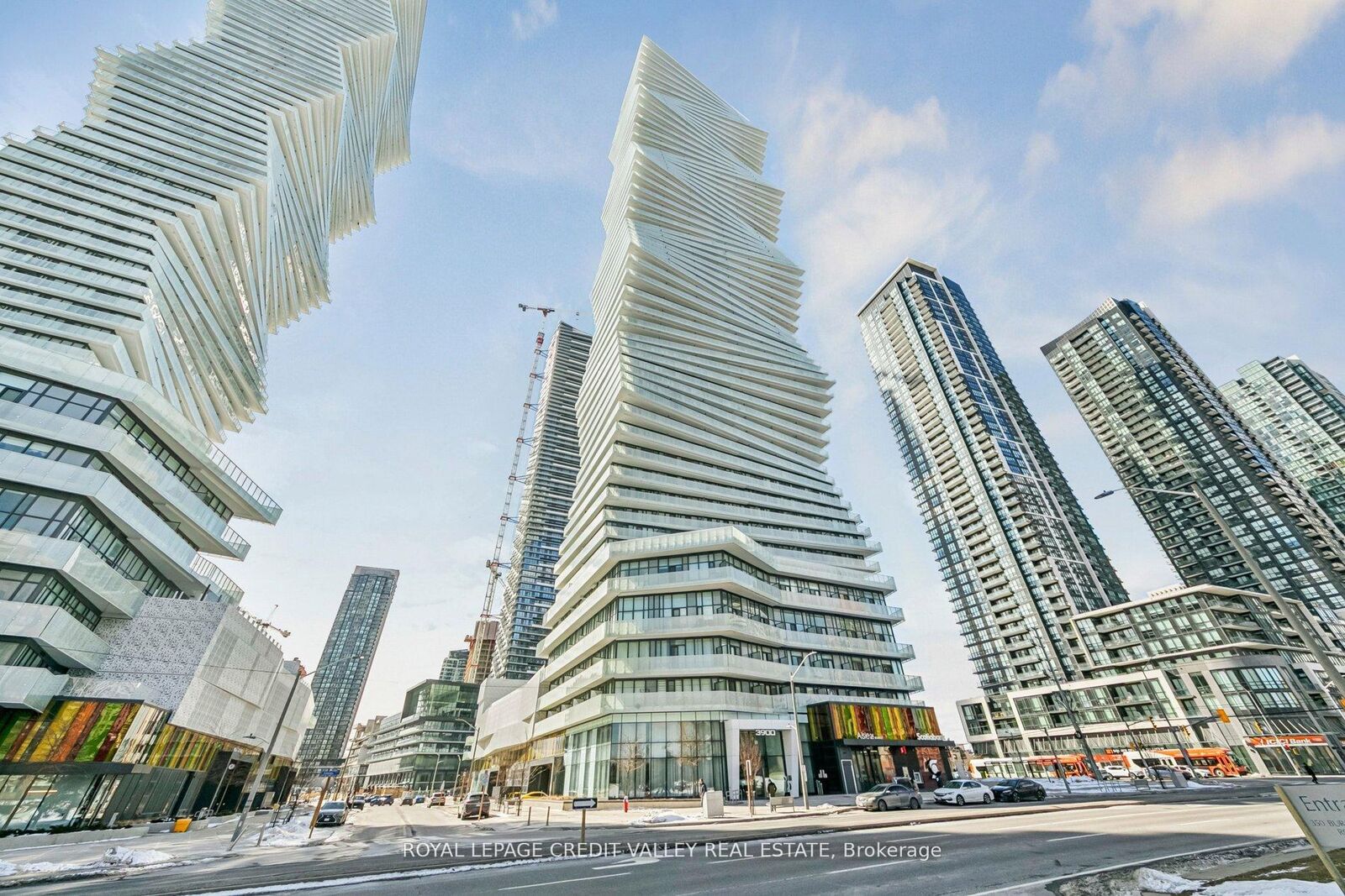 Property Photo: 3900 Confederation Parkway 1413 ON L5B 0M3