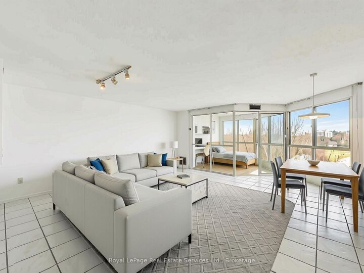 Property Photo: 5 Weldrick Road W 611 ON L4C 8S9