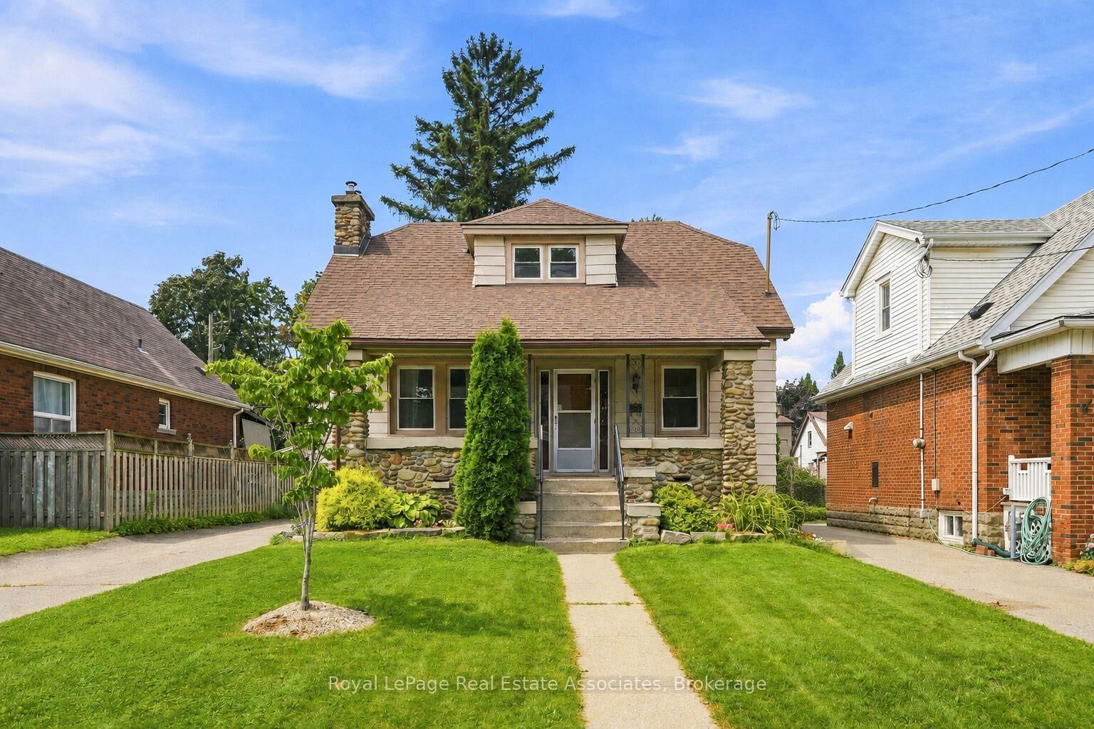 Property Photo: 96 Huxley Avenue S ON L8K 2P8