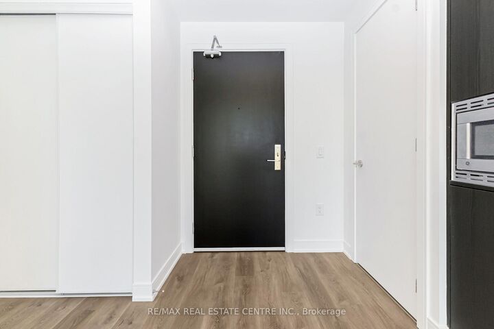Property Photo: 3009 Novar Road 911 ON L5B 0P9