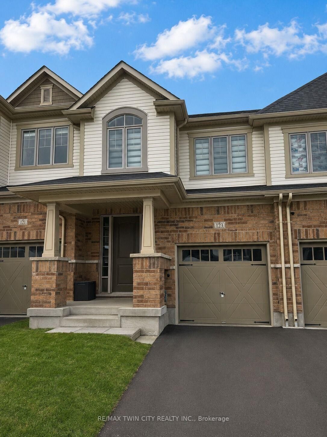 Property Photo:  123 Broadacre Drive  ON N2R 0S5 