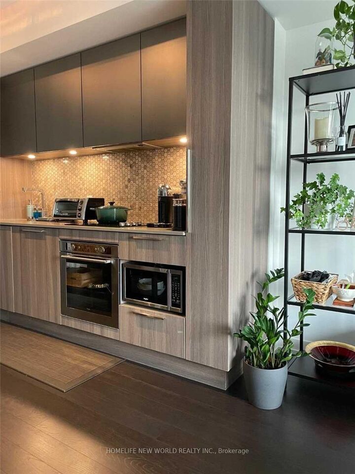Property Photo: 85 Wood Street 2711 ON M4Y 0E8