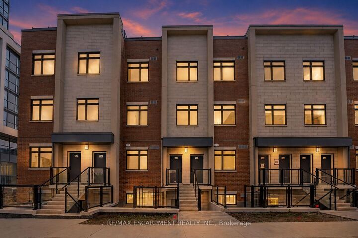 1075 Douglas McCurdy Common 251 — photo 1