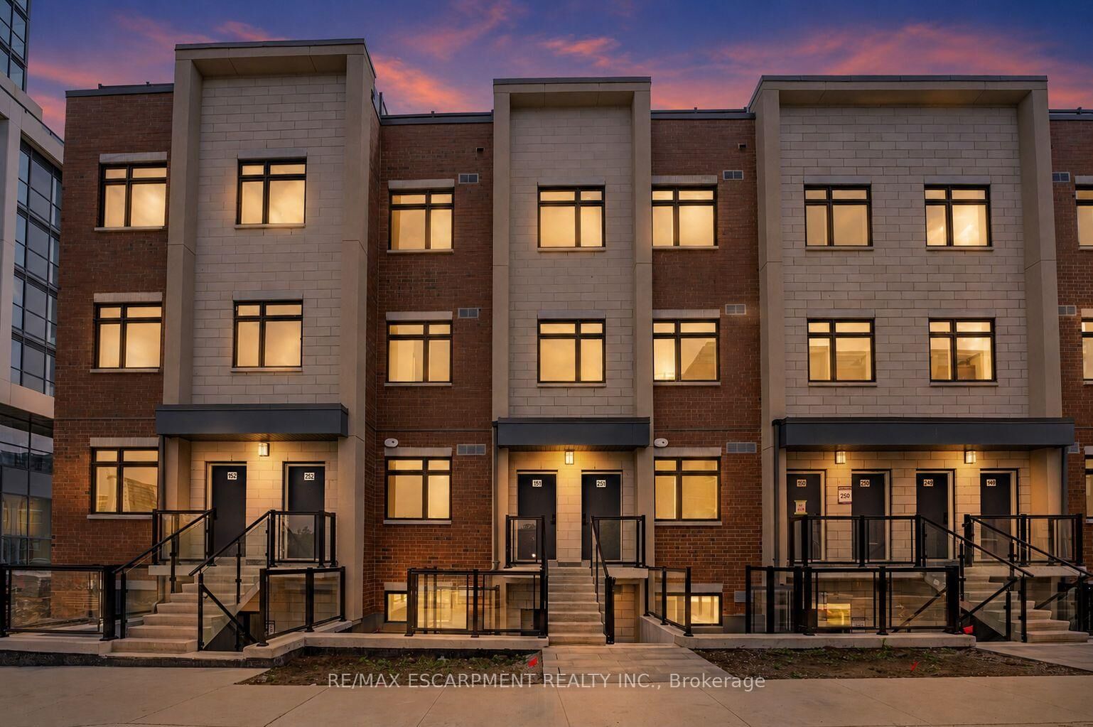 Property Photo: 1075 Douglas McCurdy Common 251 ON L5G 0C6