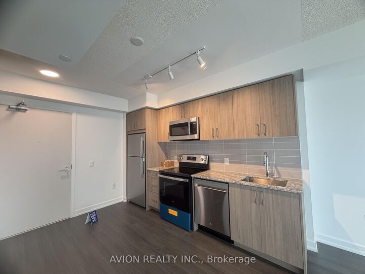 Property Photo:  4010 Eglinton Avenue W 1316  ON M9A 0G5 