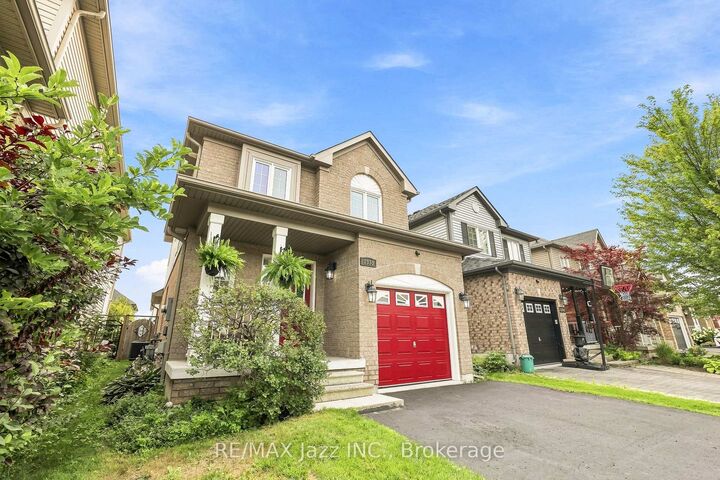 Property Photo: 1333 Wadebridge Crescent ON L1K 3B2