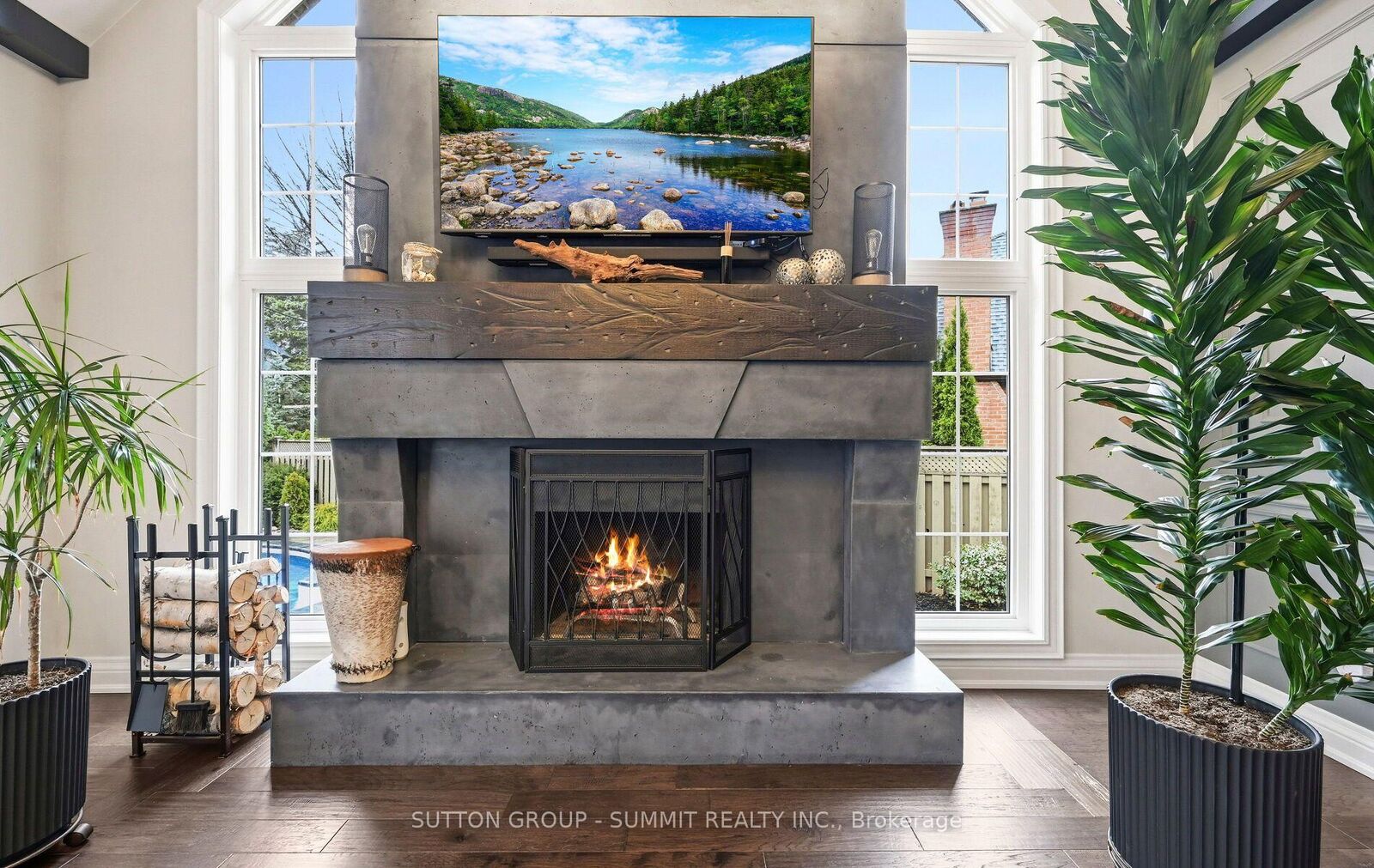 Property Photo: 1095 Geran Crescent ON L5H 4A9