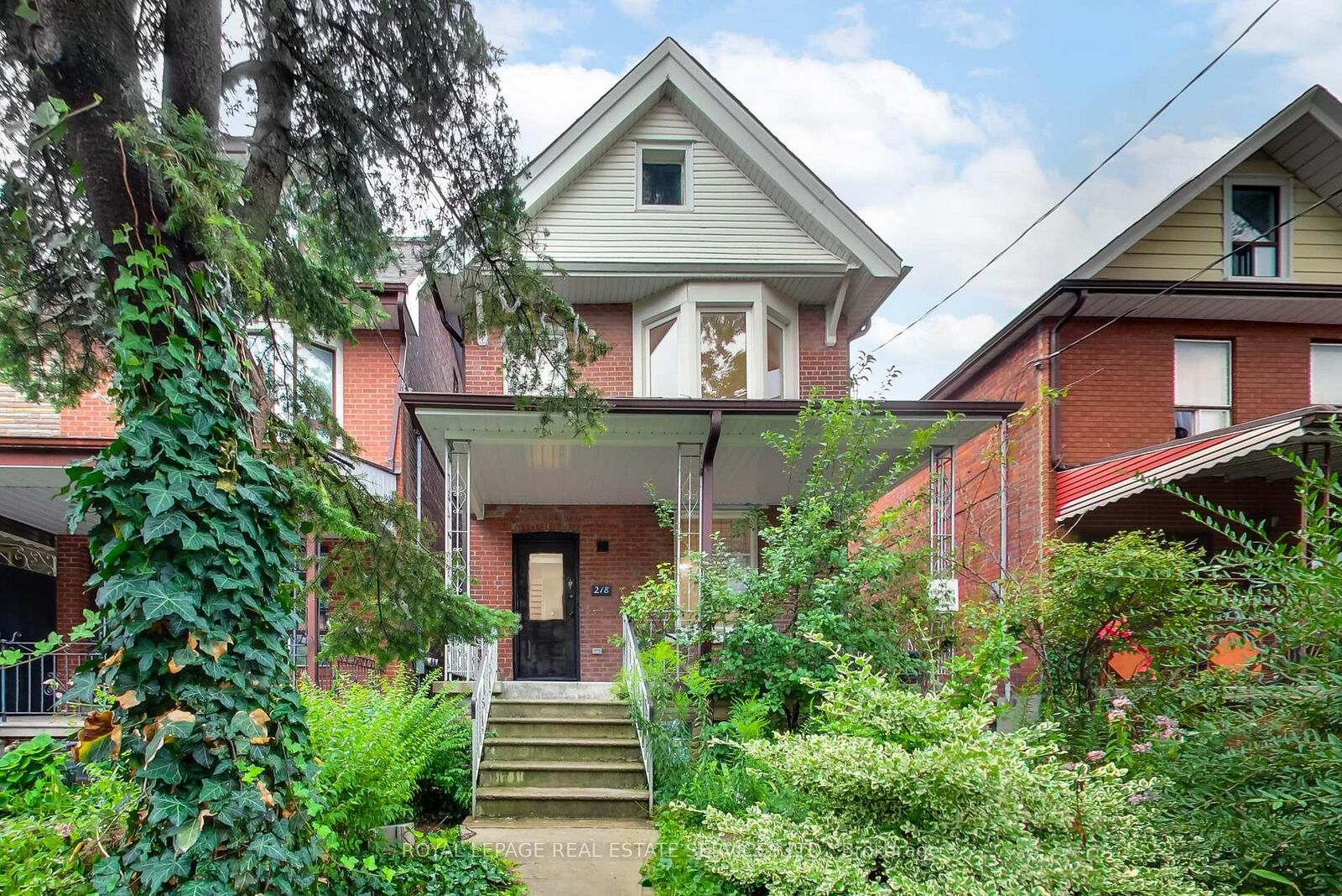Property Photo: 218 Montrose Avenue ON M6G 3G7