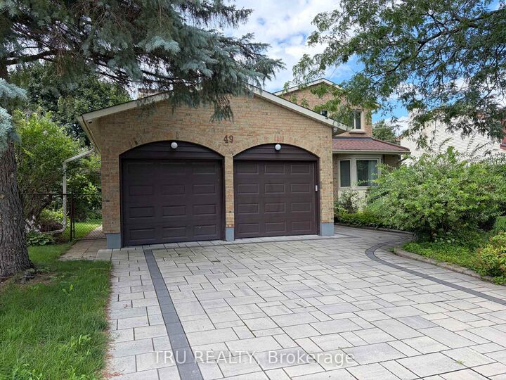 Property Photo:  49 Farm Gate Crescent  ON K2E 7N3 