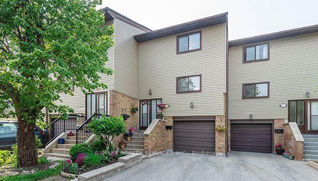 Property Photo:  20 Carleton Place 20  ON L6T 3Z4 