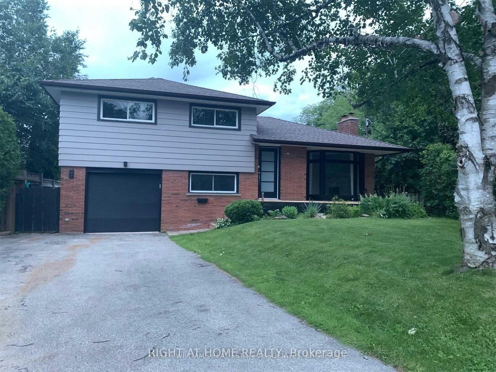 Property Photo: 530 Lynda Lane ON L9G 2P6