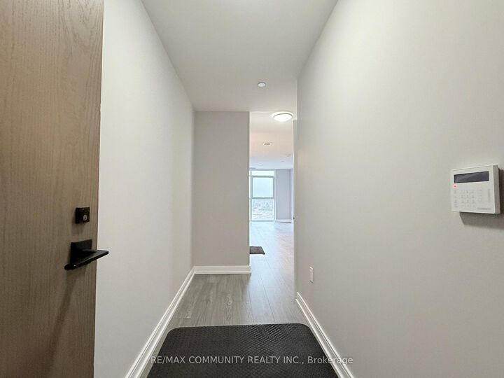 Property Photo: 225 Village Green Square 1001 ON M1S 0N4