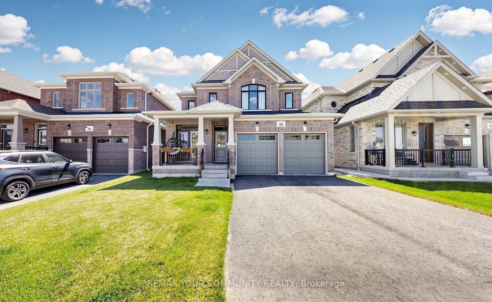 Property Photo: 32 Baycroft Boulevard ON L0M 1B5