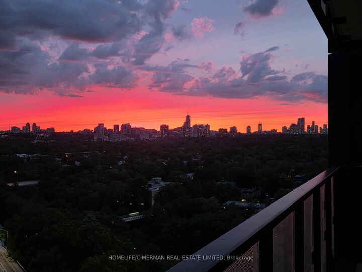 Property Photo: 575 Bloor Street E 1602 ON M4W 0B2