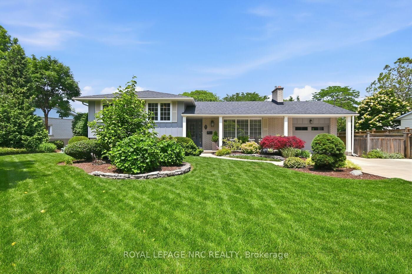Property Photo: 7 King's Grant Court W ON L2N 2S2