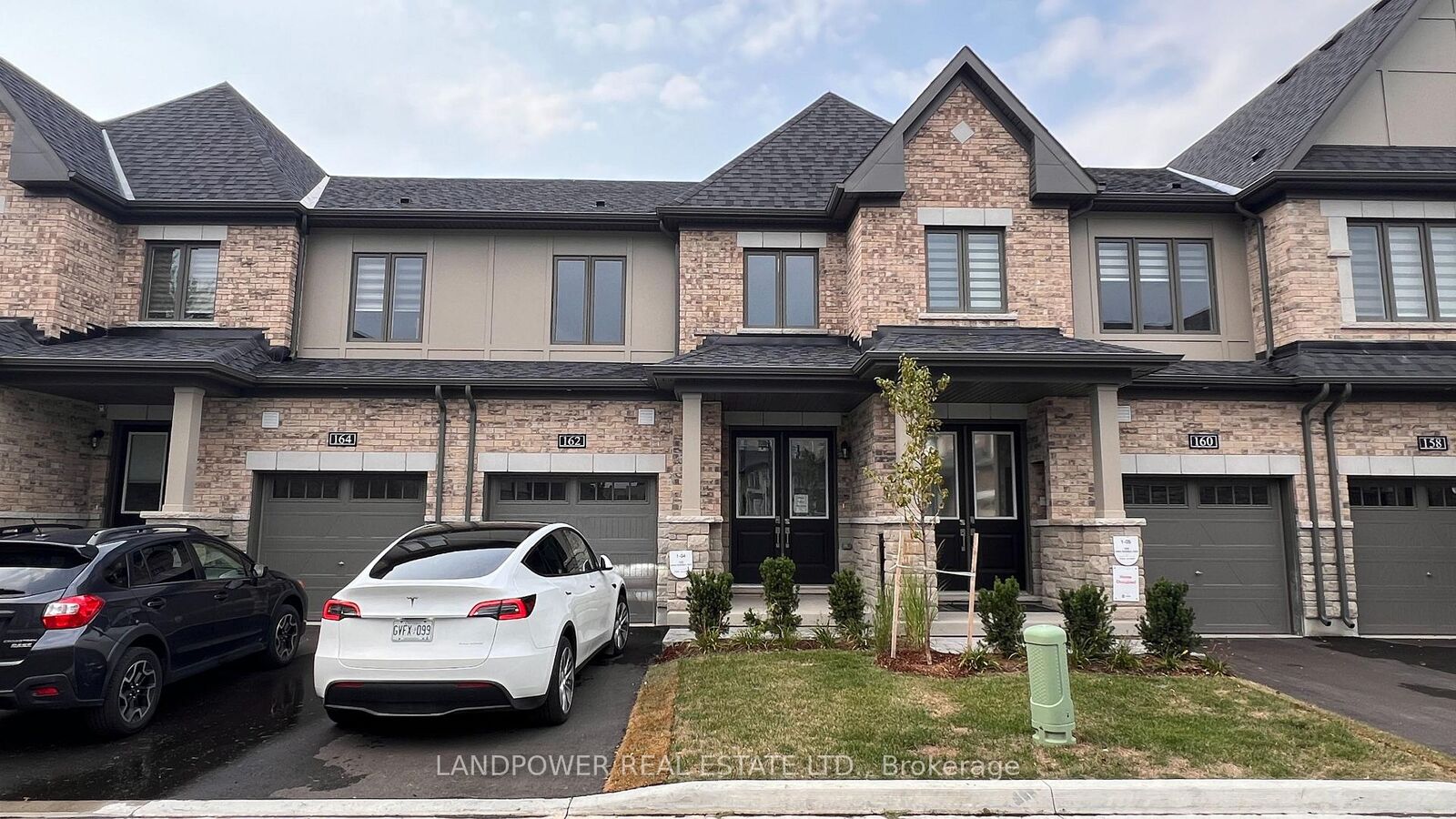 Property Photo: 162 Anna Russell Way ON L3R 3X3