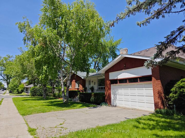 Property Photo:  275 Parkview Avenue  ON M2N 3Z3 