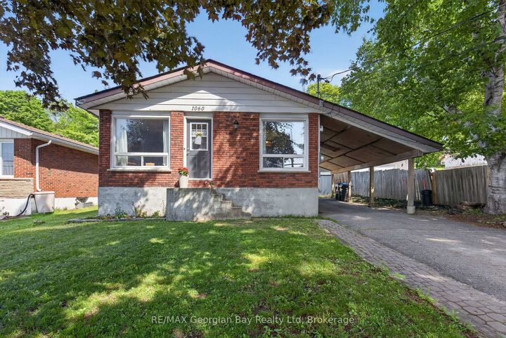 1060 Harbourview Drive — photo 1