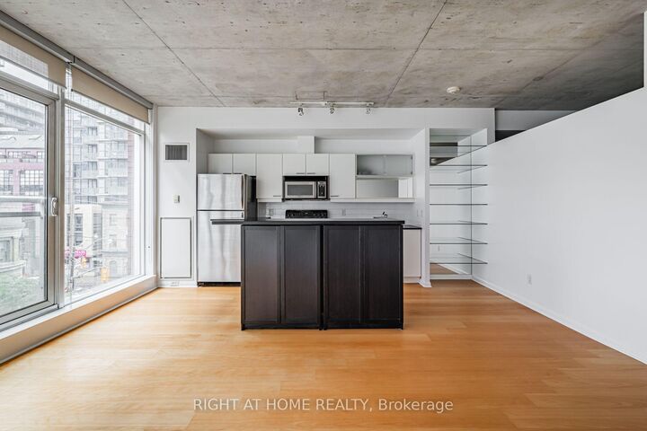 Photo de la propriété: 333 Adelaide St. East Street E 418 ON M5A 4T4