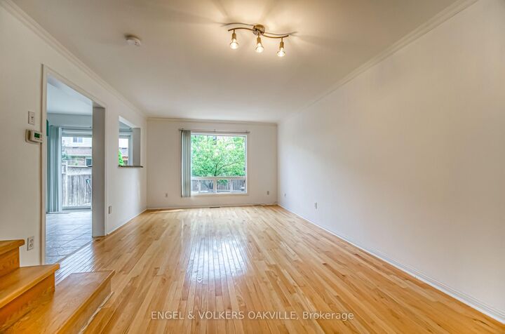 Property Photo: 1121 Barclay Circle ON L9T 5W4