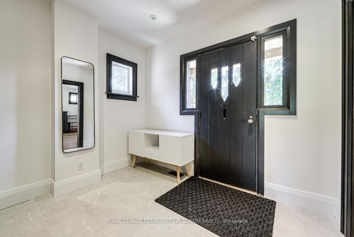 Property Photo: 204 Ellerslie Avenue ON M2N 1Y4