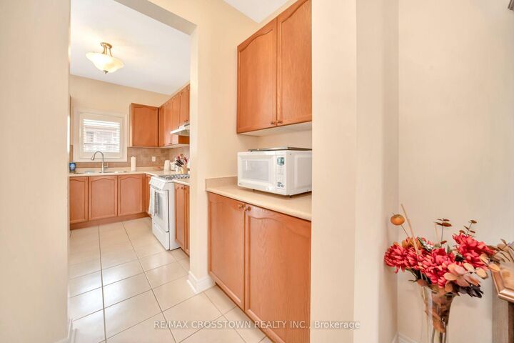 Property Photo: 67 Sorbonne Drive ON L6P 1Y6