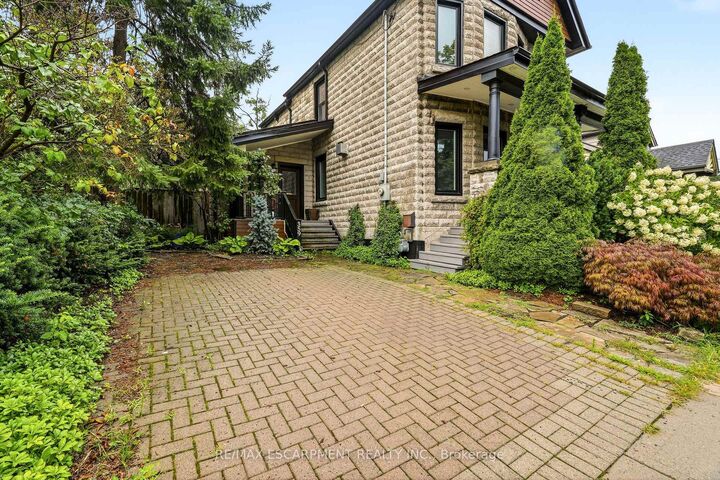 Property Photo:  359 Herkimer Street Upper  ON L8P 2J2 