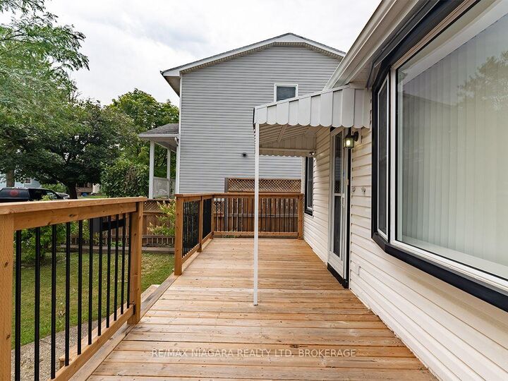 Property Photo:  406 Dieppe Street  ON L3B 4V4 